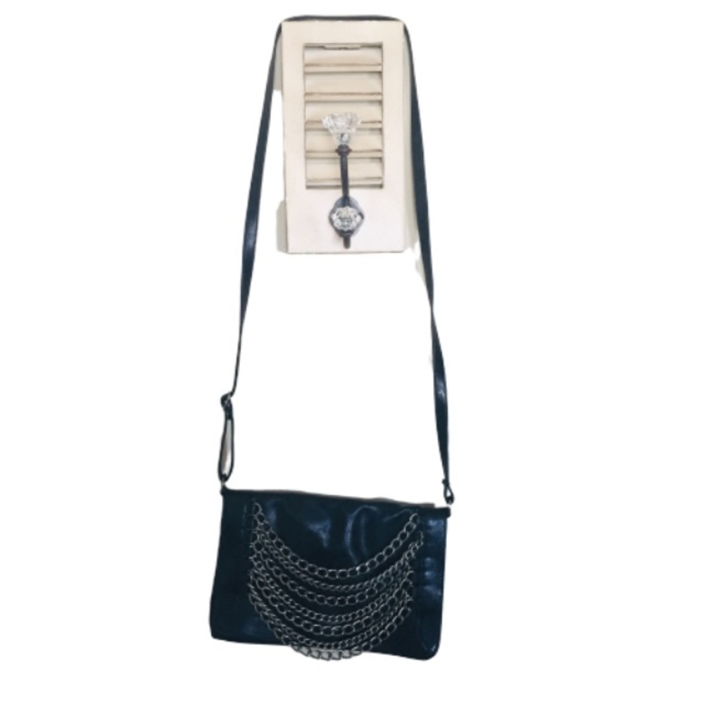AEO | Chain Link CrossBody | Vegan Leather - Picture 2 of 8
